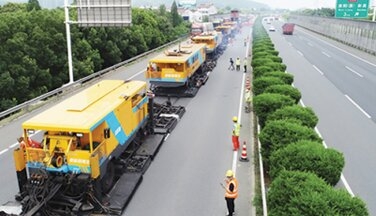 如何正確操作雙層攤鋪機？